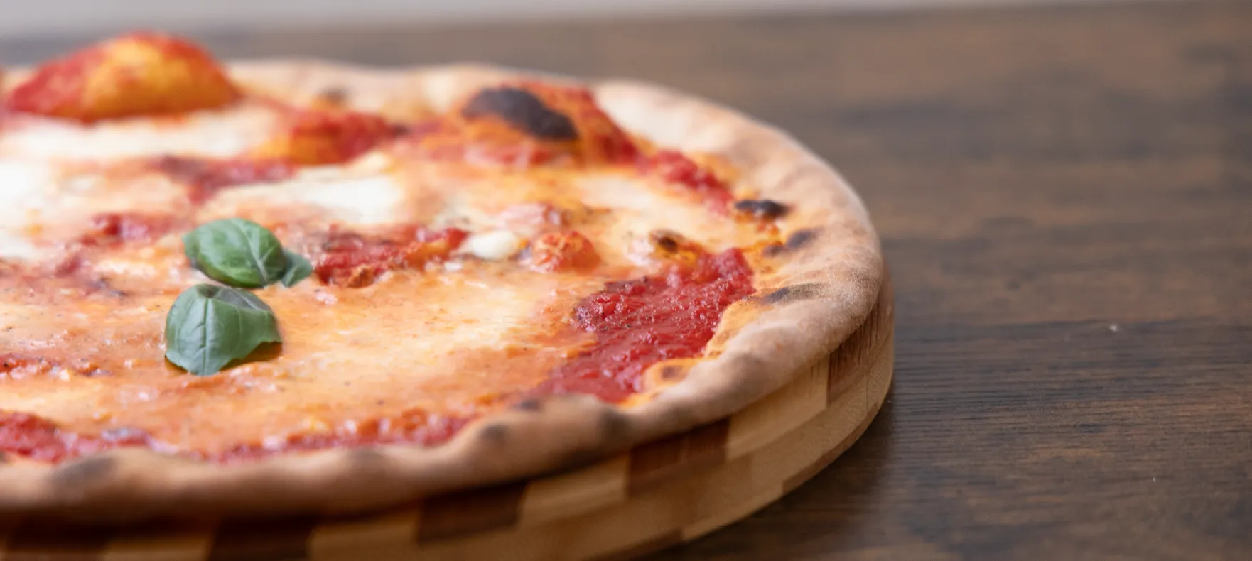 Pizza margherita artigianale di Michele Vetrano con pomodoro San Marzano DOP a Sottomarina